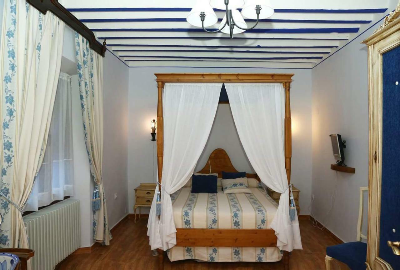 Casa Rural La Quinteria De Sancho Piscina Para Tres Apartamentos Argamasilla De Alba Bagian luar foto
